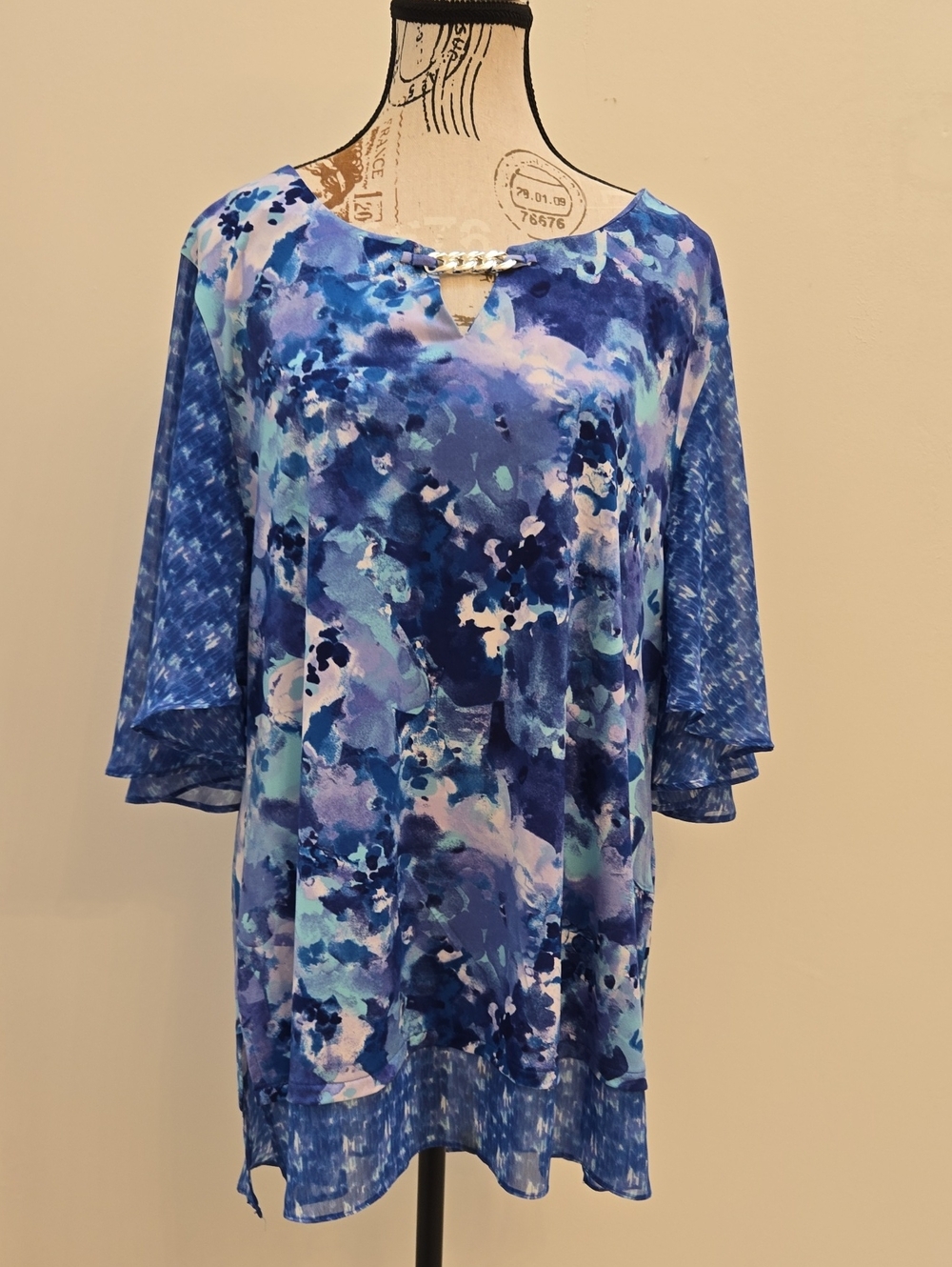 JM Collection Women's Blue Floral-Print Tunic Top with Beaded Keyhole In Size L